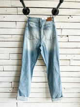 Load image into Gallery viewer, Kinlee Judy Blue Patch Pocket Boyfriend High Waist Jean
