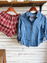 Load image into Gallery viewer, Chambray Collared Button Down Top