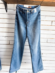 Avery Judy Blue Jeans High Waist Straight Fit
