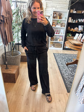 Load image into Gallery viewer, Black Long Sleeve Basic Set
